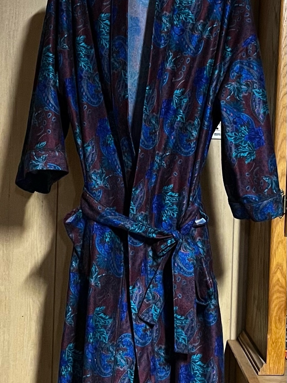 Bill Blass Men’s Teal Blue and Burgundy Paisley Robe